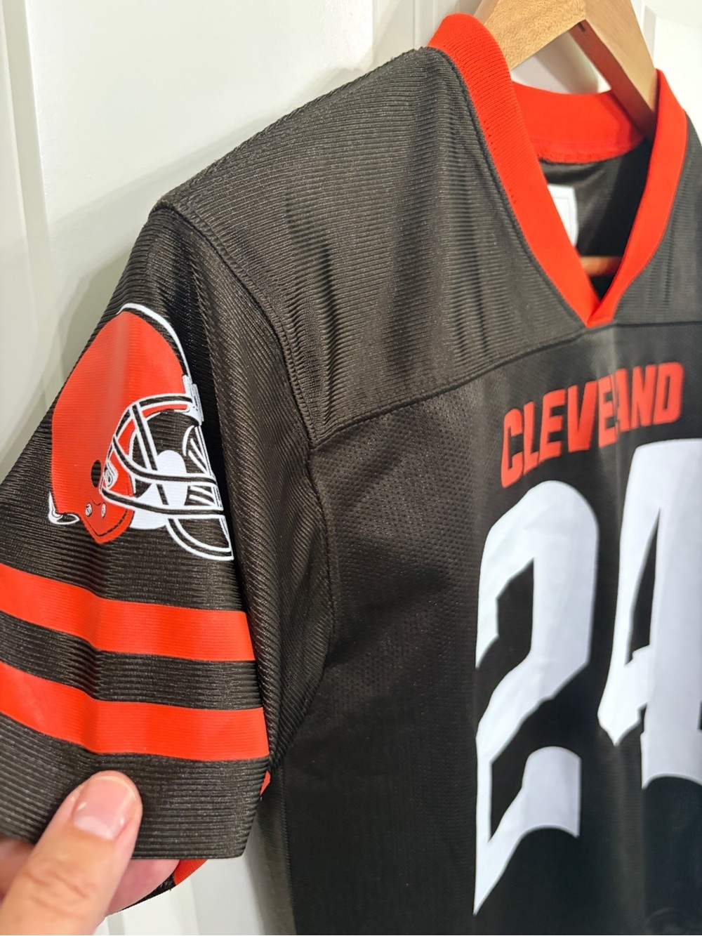 Like New Cleveland Browns Kids’ size M/8 Football Jersey #24 Chubb. - Picture 4 of 7